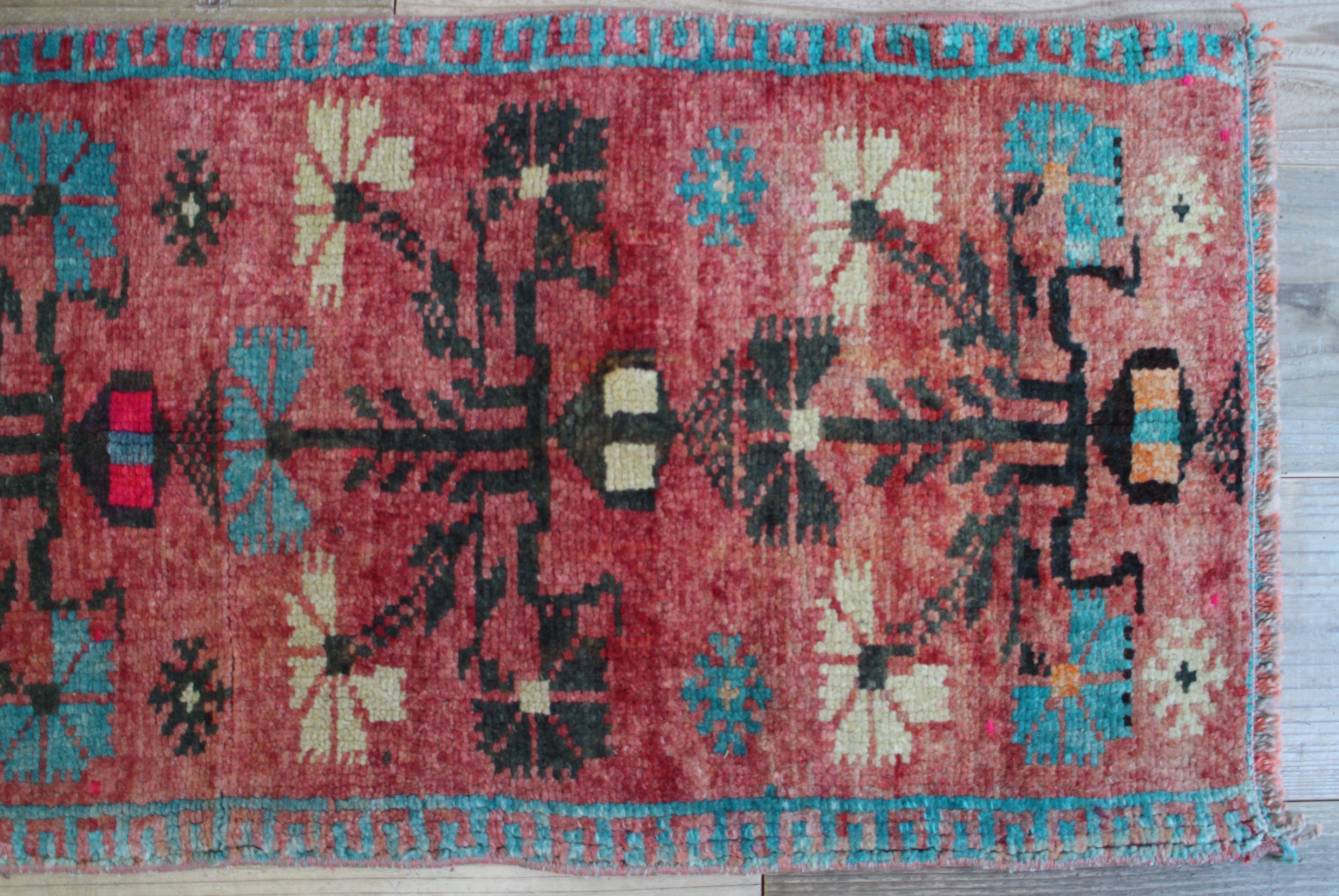 ピンクのオールドキリム