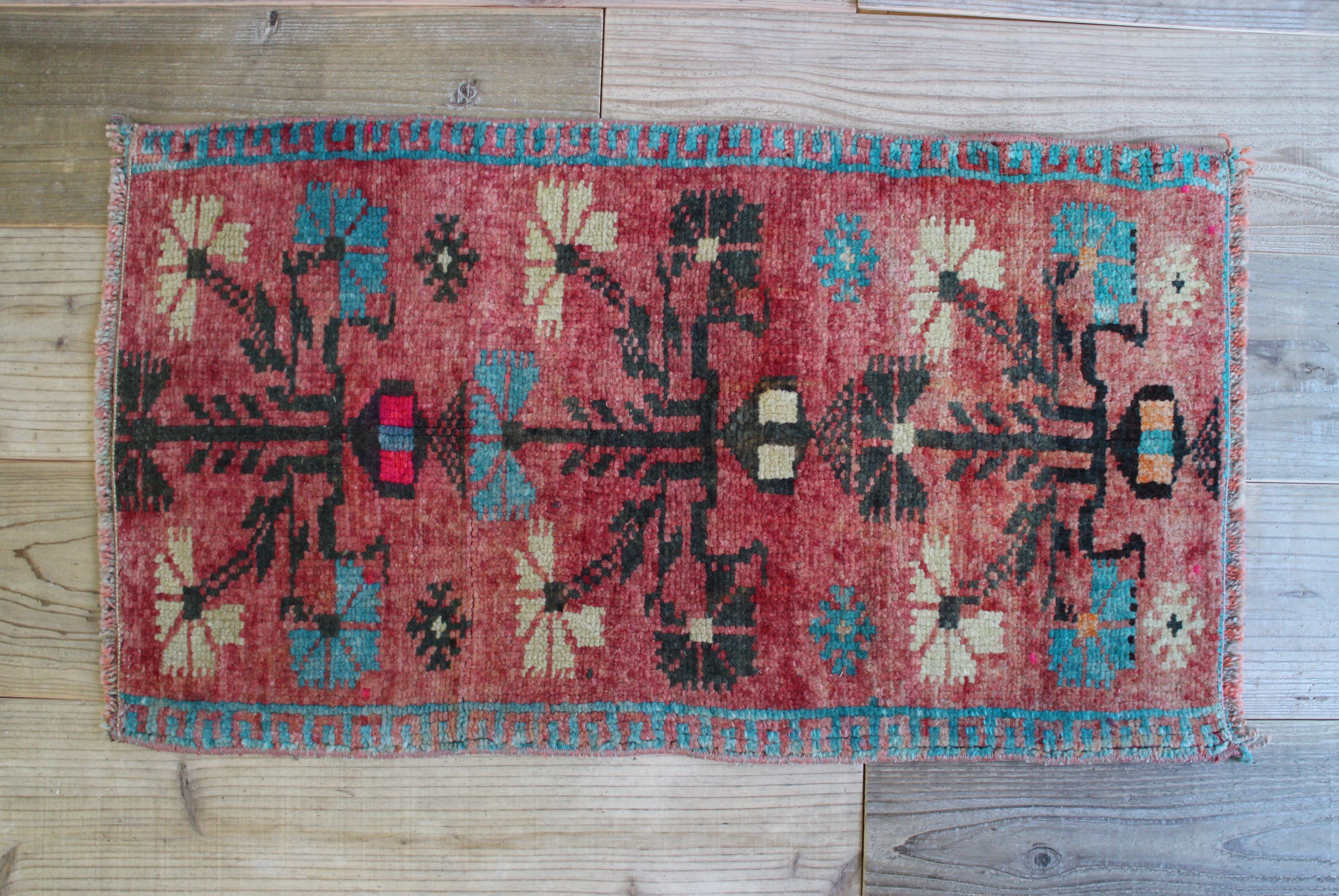 ピンクのオールドキリム