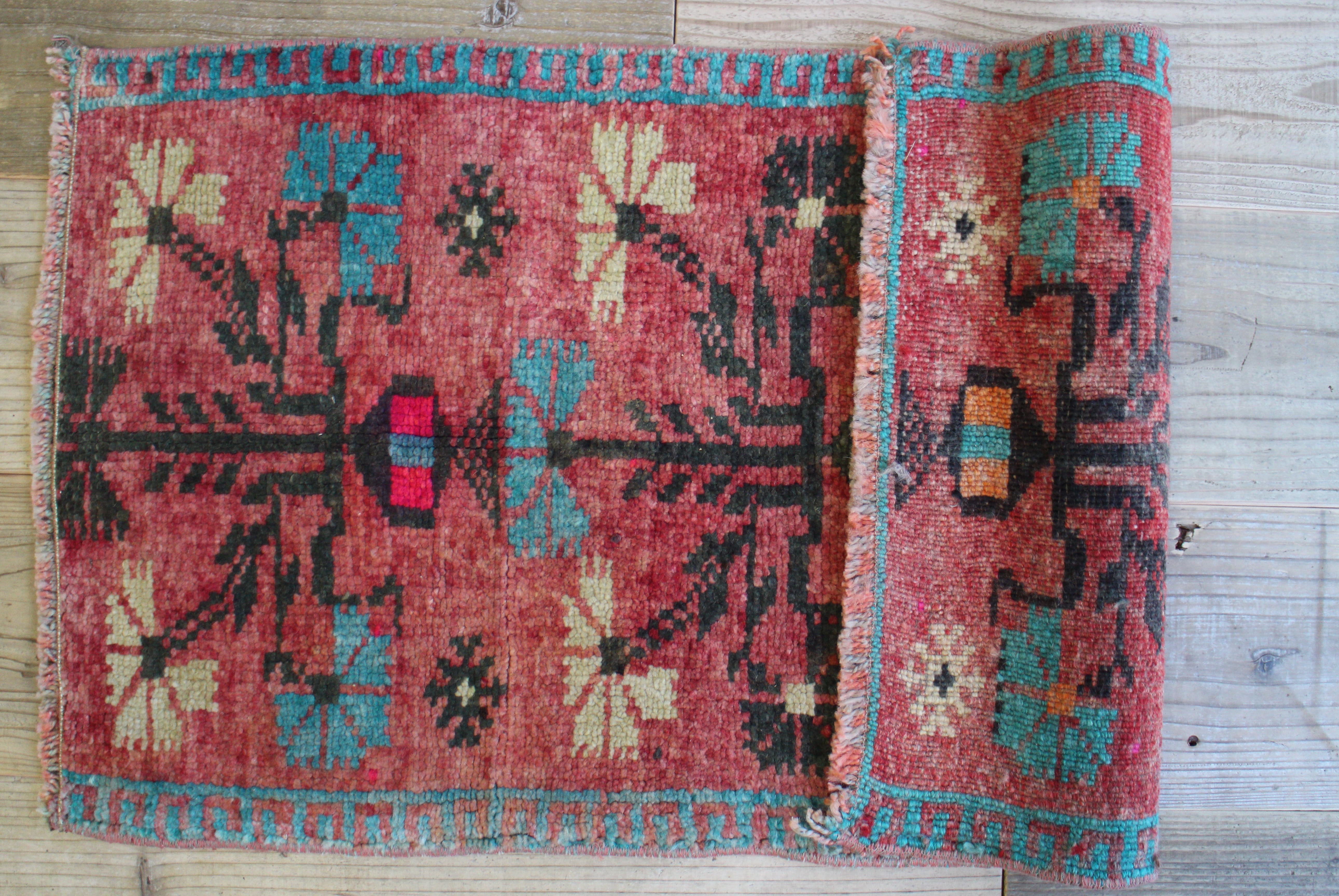 ピンクのオールドキリム