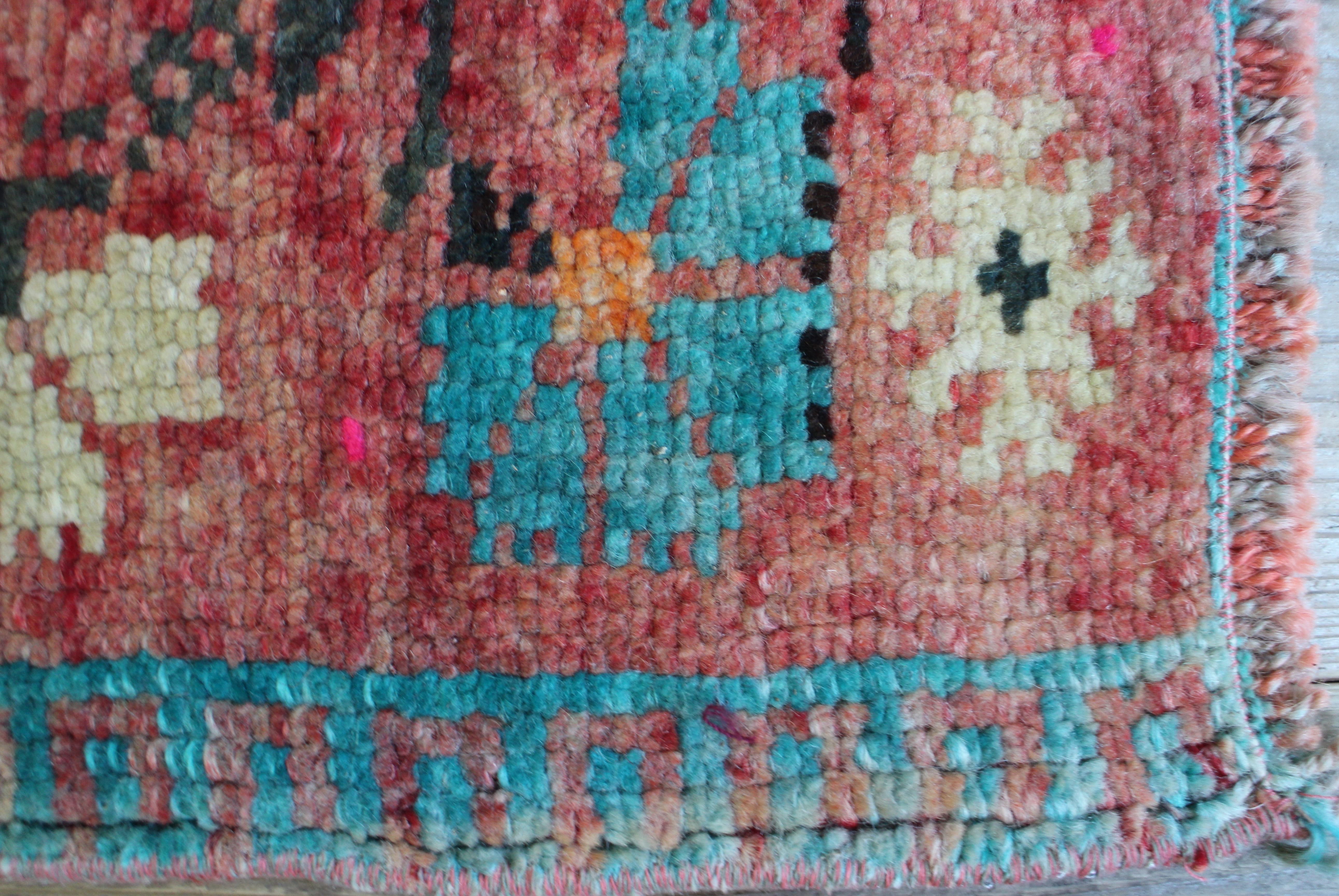 ピンクのオールドキリム