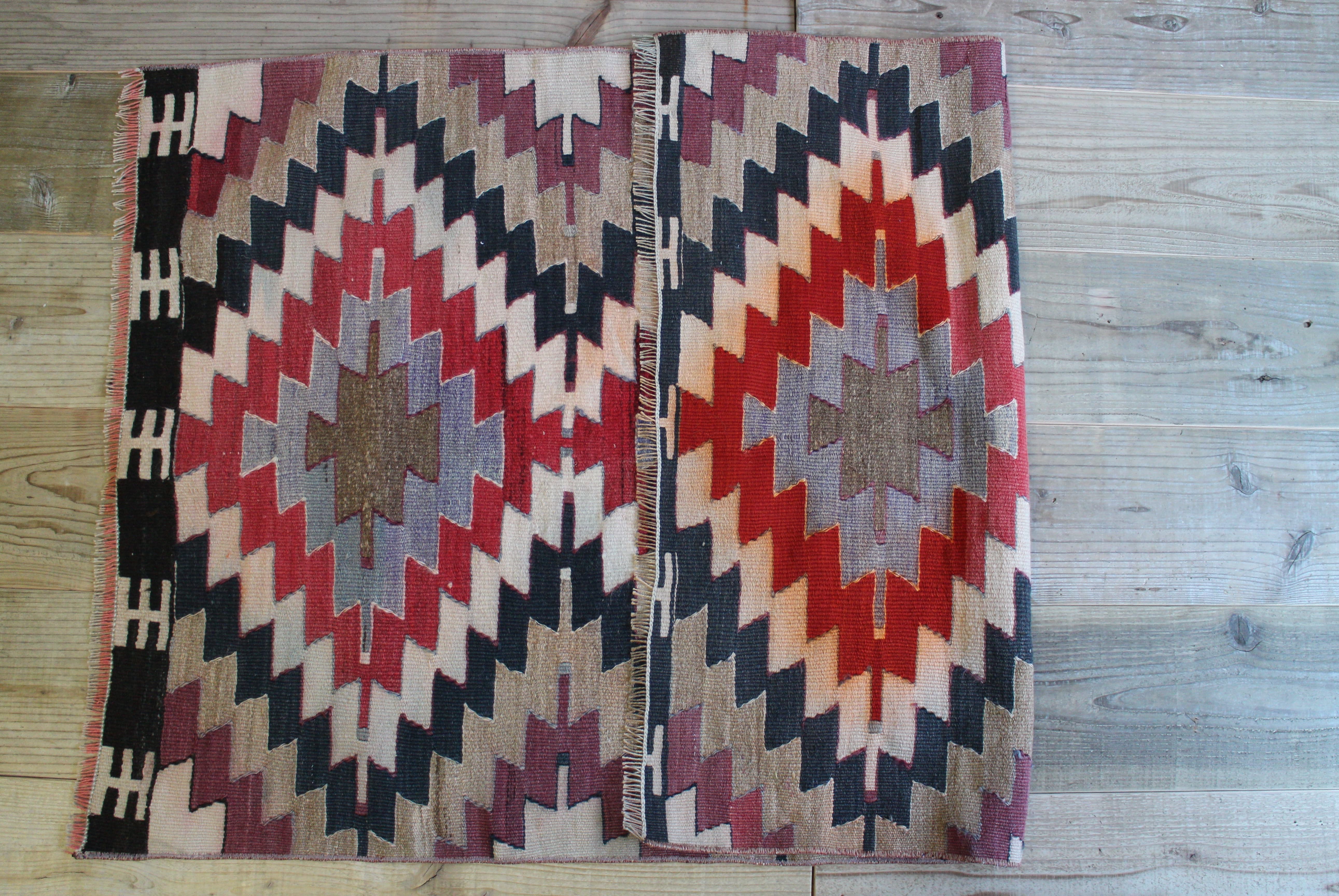 ブラウンのオールドキリム