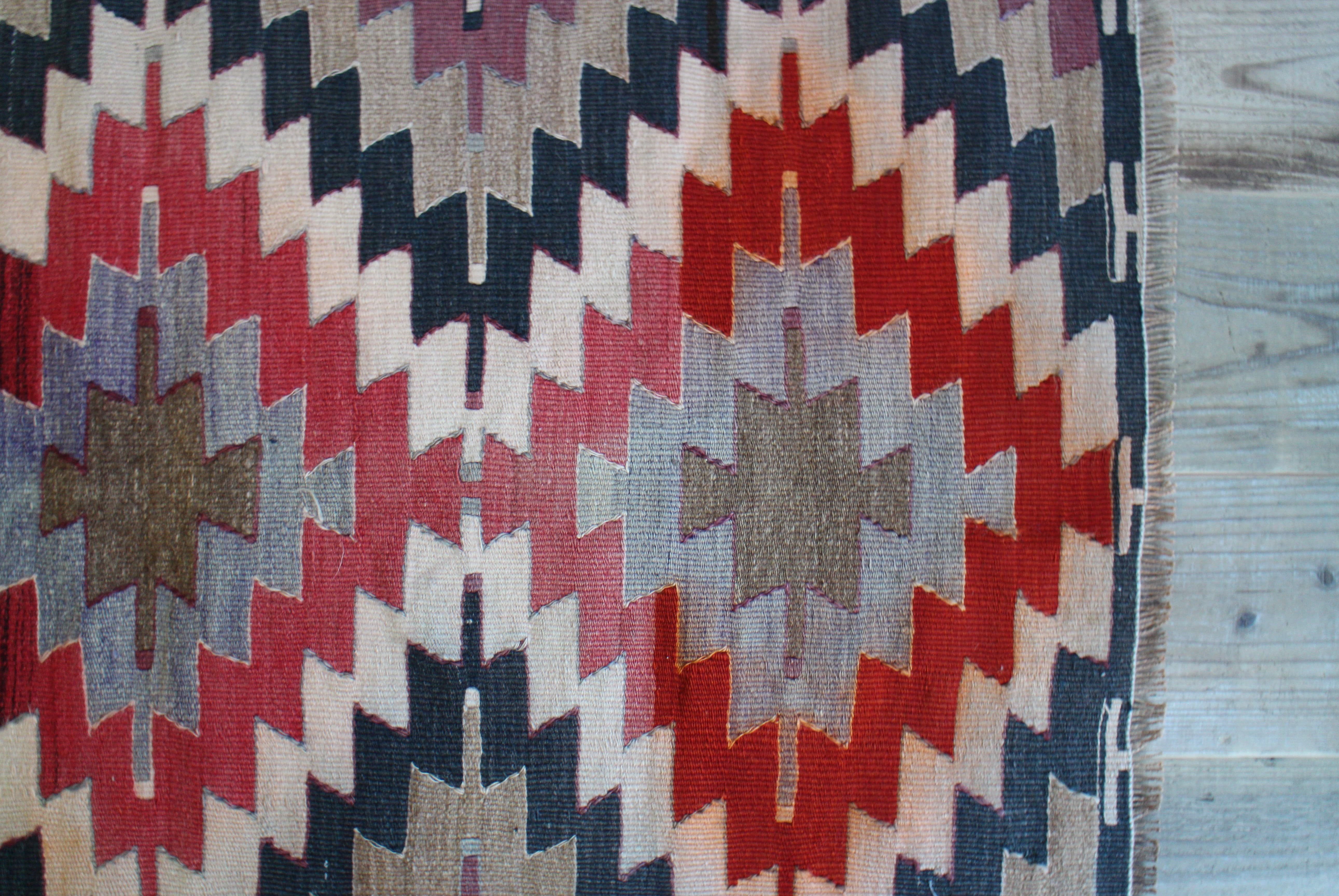 ブラウンのオールドキリム