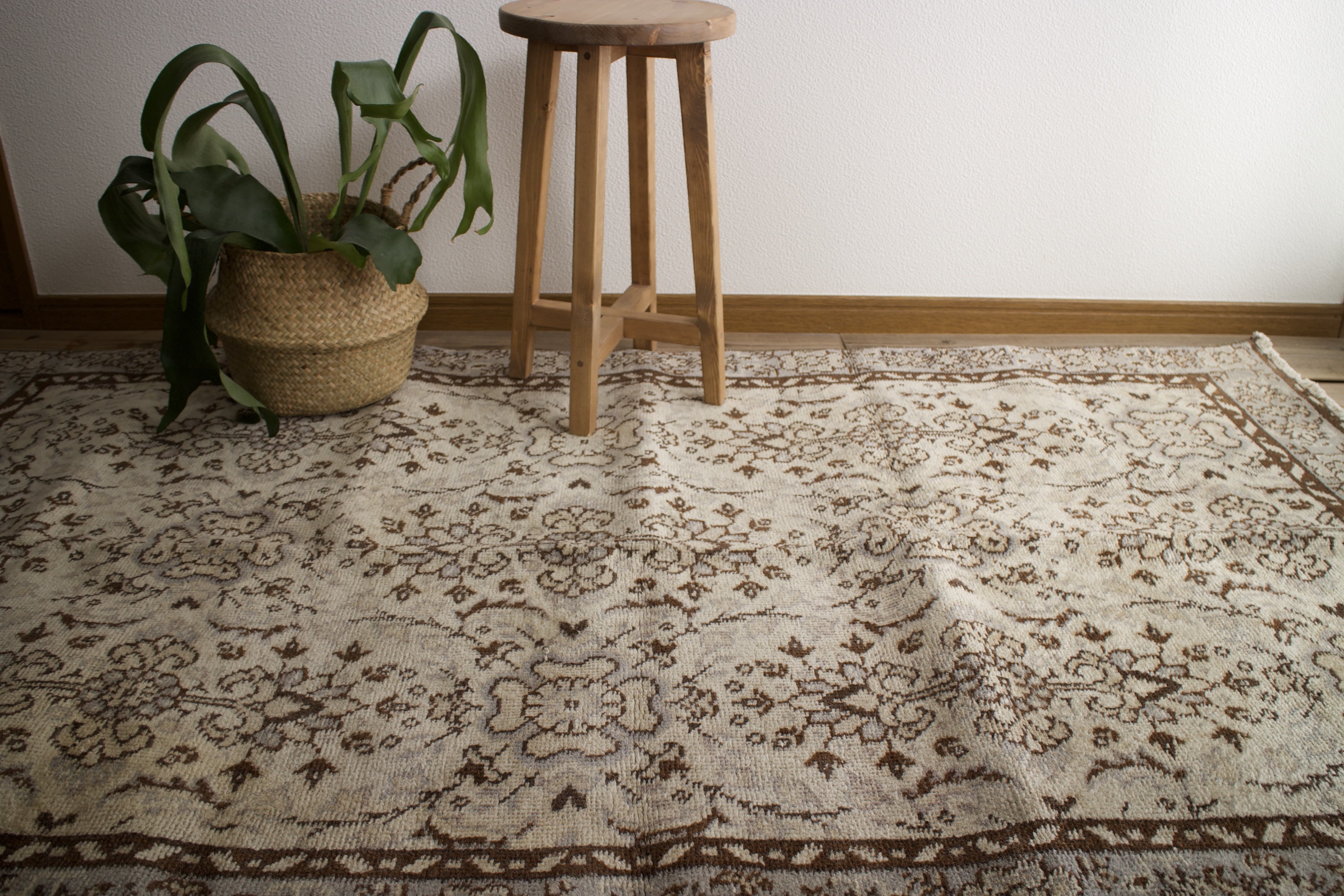 グレイベージュ　オールドキリム